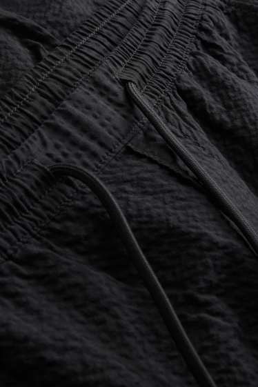 Men - Shorts - textured - black