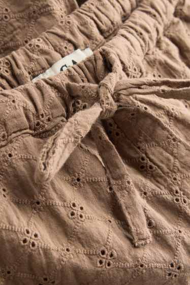 Damen - Shorts - Mid Waist - Broderie Anglaise - hellbraun