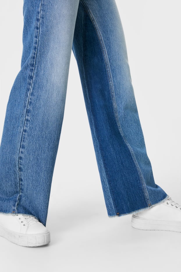 Women - Wide leg jeans - high waist - blue denim