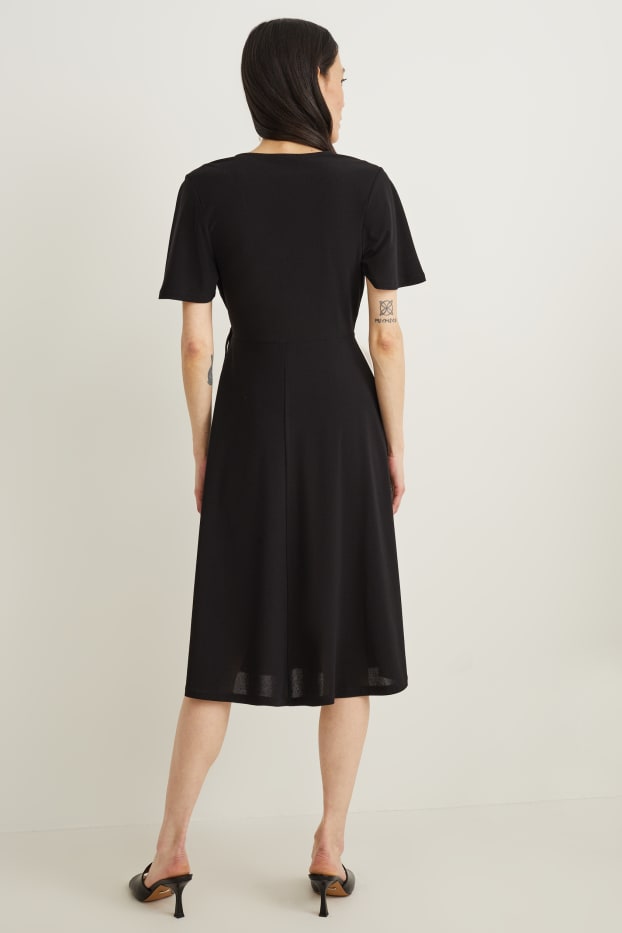 Kobiety - Sukienka w stylu kopertowym - czarny