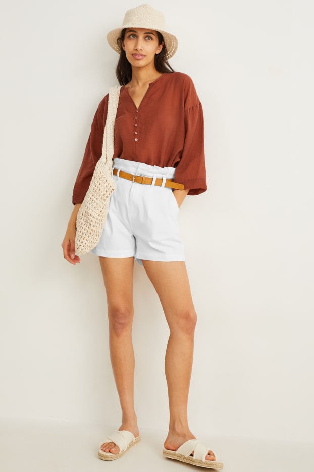 Dámské - Šortky s páskem - high waist - bílá