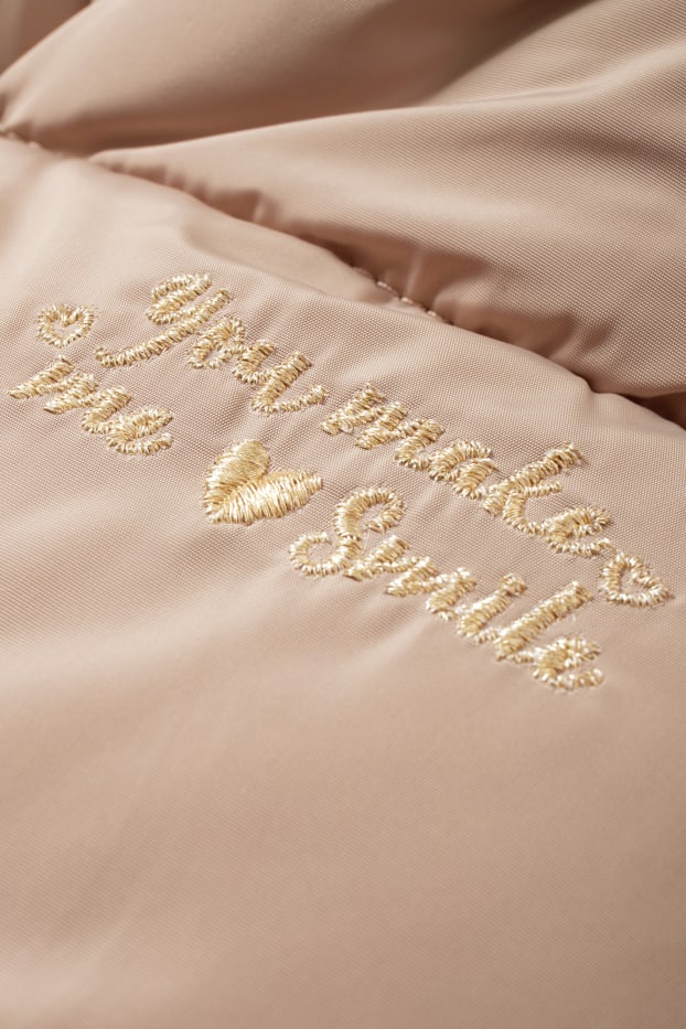 Bambine - Giacca trapuntata con cappuccio e inserto di ecopelliccia. - marrone chiaro