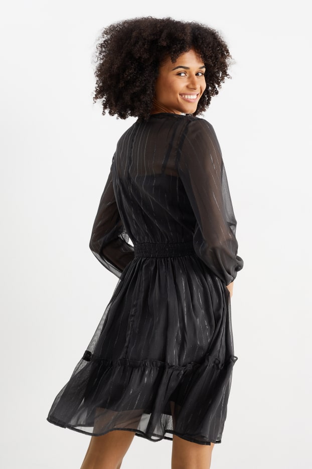 Femmes - Robe fit & flare avec encolure en V - noir