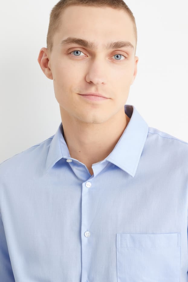 Uomo - Camicia business - regular fit - colletto all’italiana - facile da stirare - azzurro