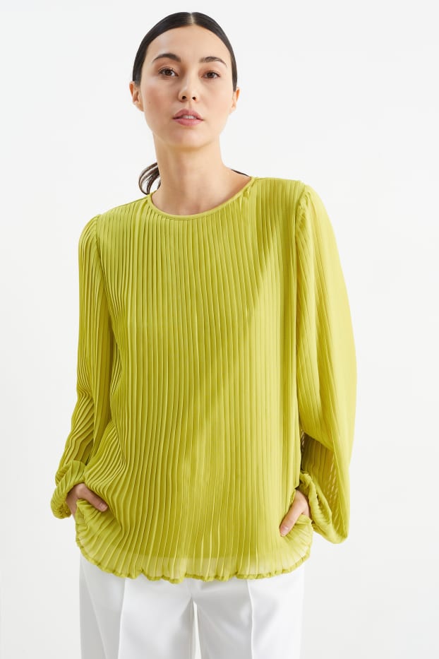 Women - Plissé blouse - light green