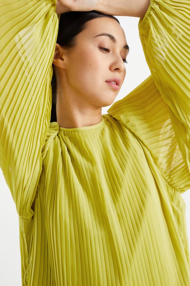 Women - Plissé blouse - light green
