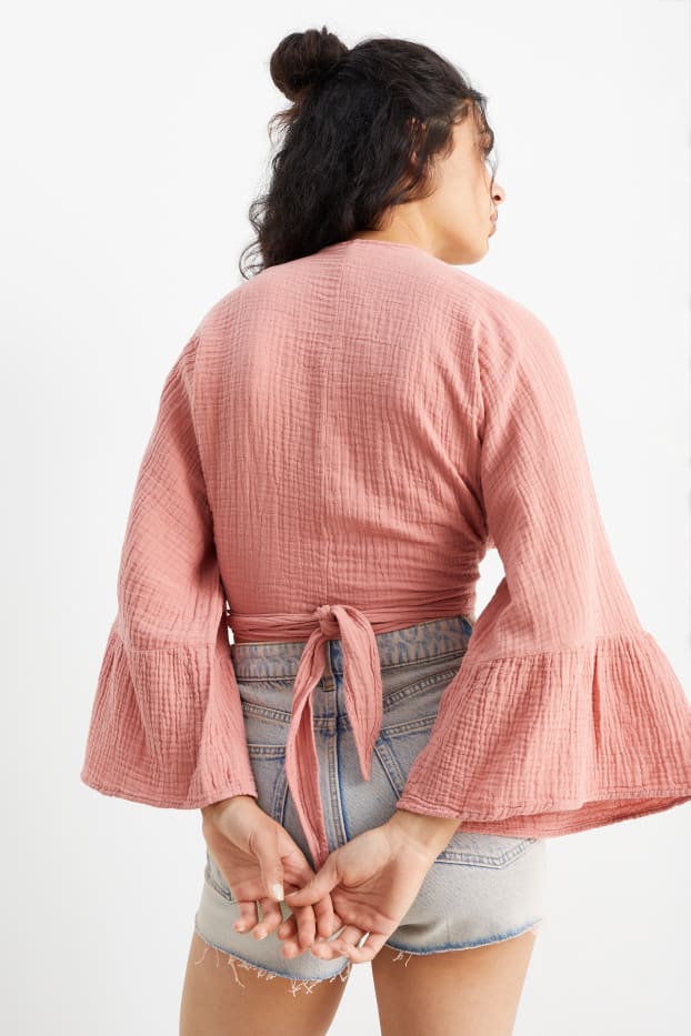 Women - Cropped muslin blouse - dark rose