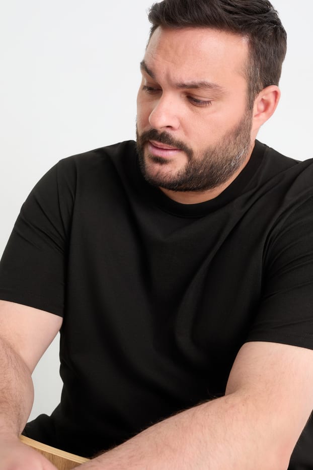 Men - T-shirt - black