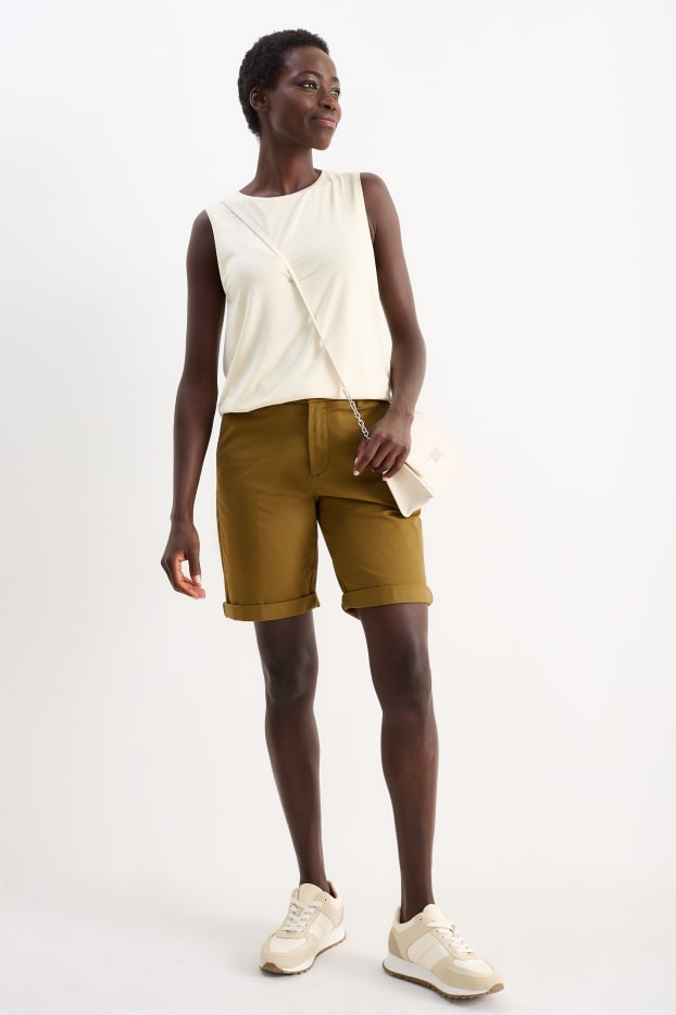 Women - Basic Bermuda shorts - mid-rise waist - khaki