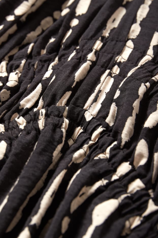 Dona - Vestit de línia A amb escot en punta - estampat - negre