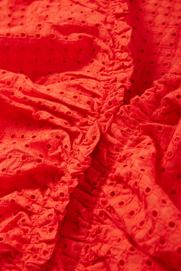 Dámské - Šaty fit & flare s výstřihem ve tvaru V - Broderie anglaise - červená