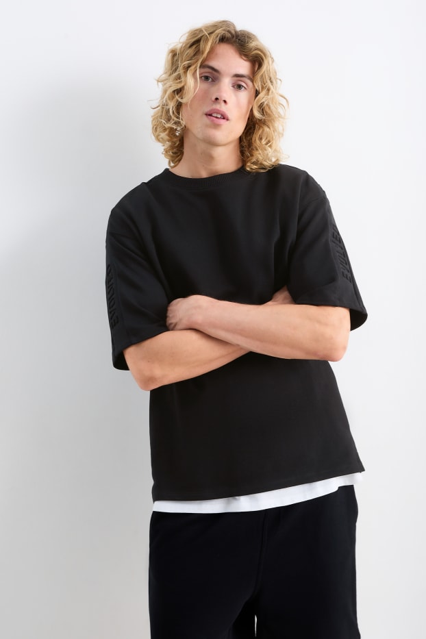 Men - Oversized T-shirt - black
