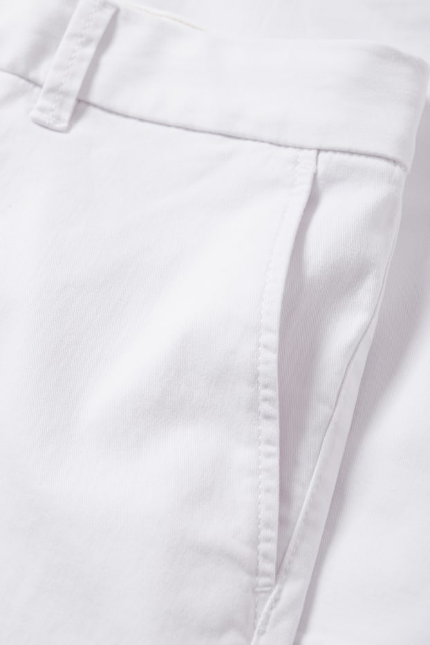 Dona - Pantalons curts - mid waist - blanc