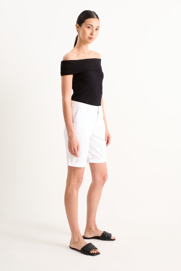 Women - Basic Bermuda shorts - mid-rise waist - white