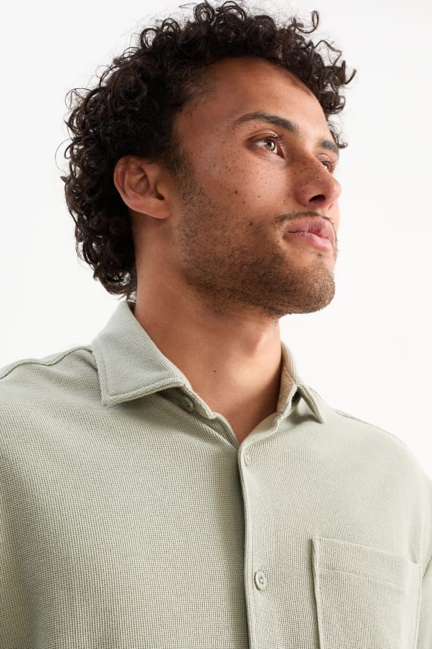 Uomo - Camicia - relaxed fit - collo all'italiana - tessuto tramato - verde