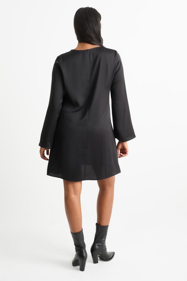 Femei - Rochie cu decolteu în V - negru