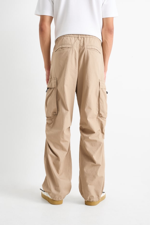 Mężczyźni - Spodnie spadochronowe - beżowy