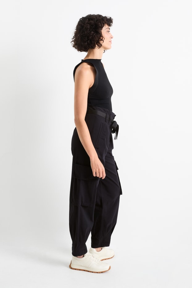 Women - Cargo trousers - high waist - tapered fit - black