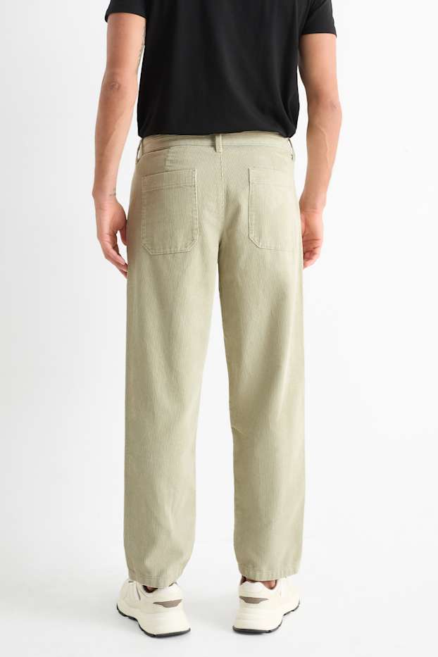 Home - Xinos de pana - relaxed fit - verd clar