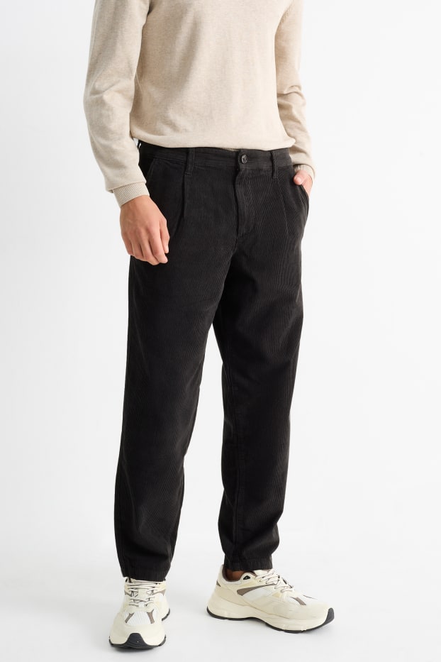 Mężczyźni - Sztruksowe chinosy - relaxed fit - czarny