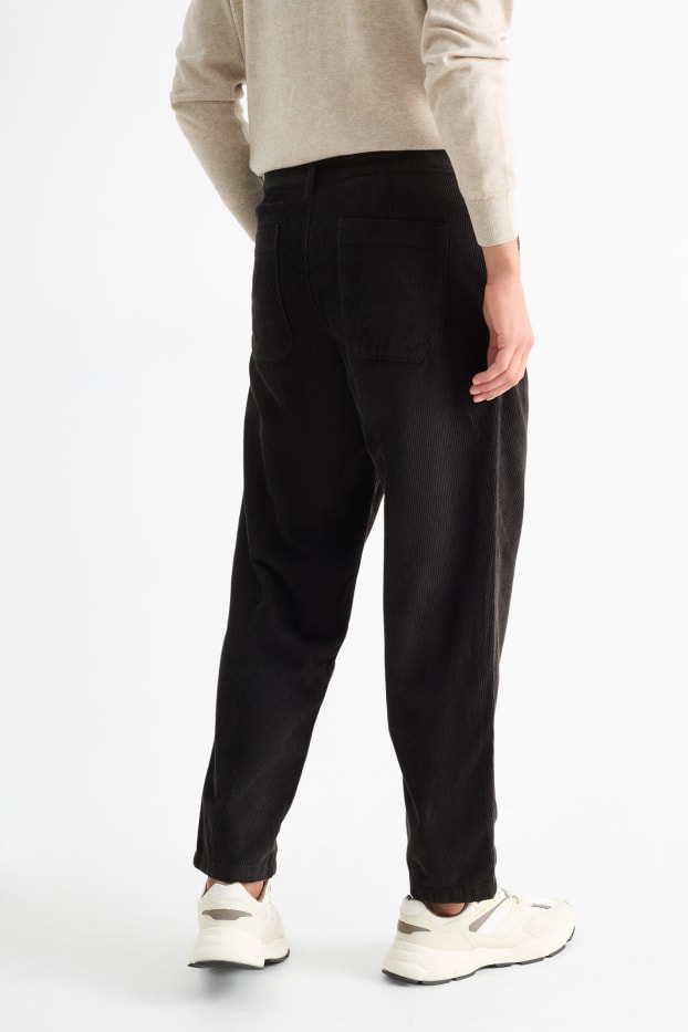 Mężczyźni - Sztruksowe chinosy - relaxed fit - czarny