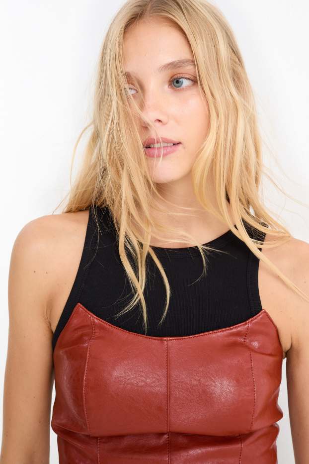 Dames - Nauwsluitende jurk - imitatieleer - rood