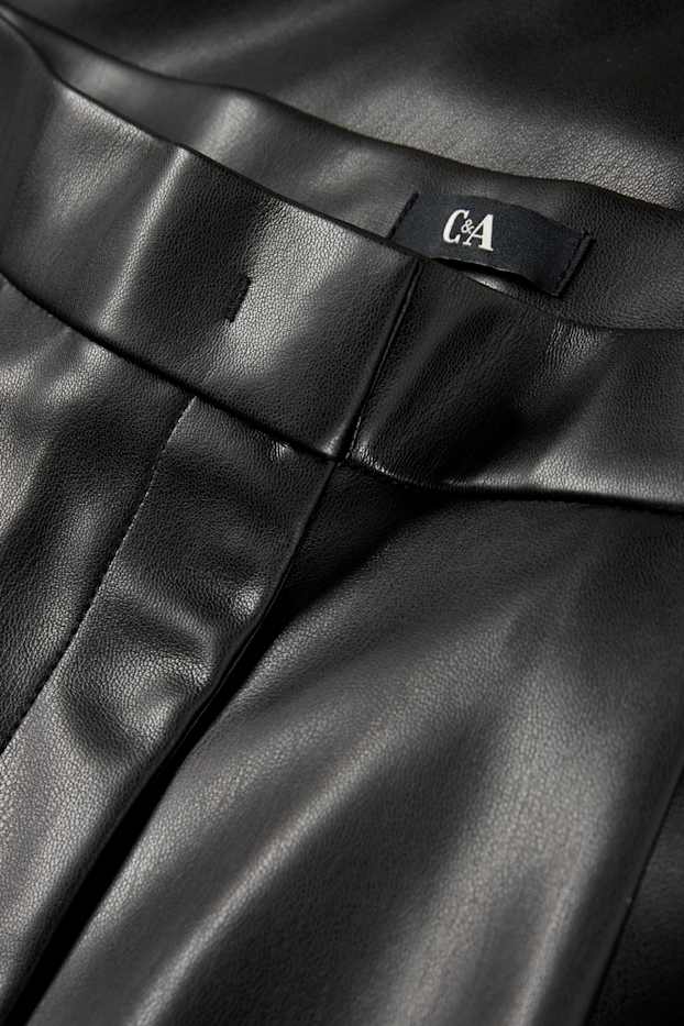 Dona - Pantalons curts - high waist - pell sintètica - negre
