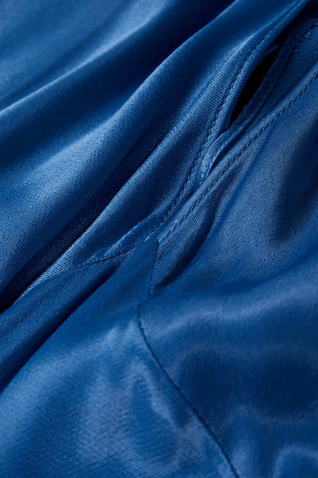 Femmes - Robe empire en satin, à manches ballons et dotée d'une découpe - bleu