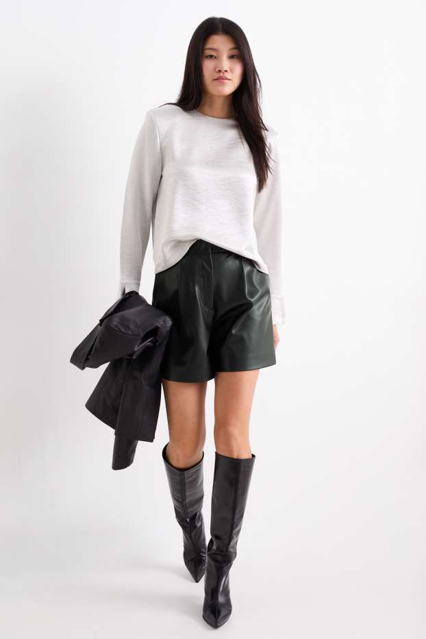 Dona - Pantalons curts - high waist - pell sintètica - negre