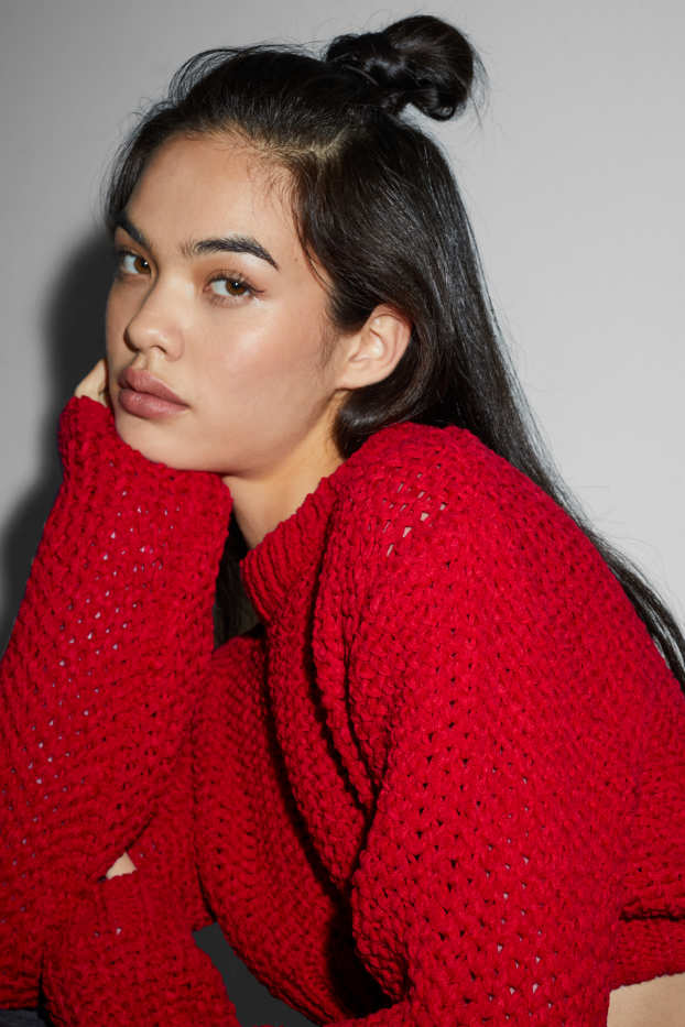 Women - Cropped jumper - dark red