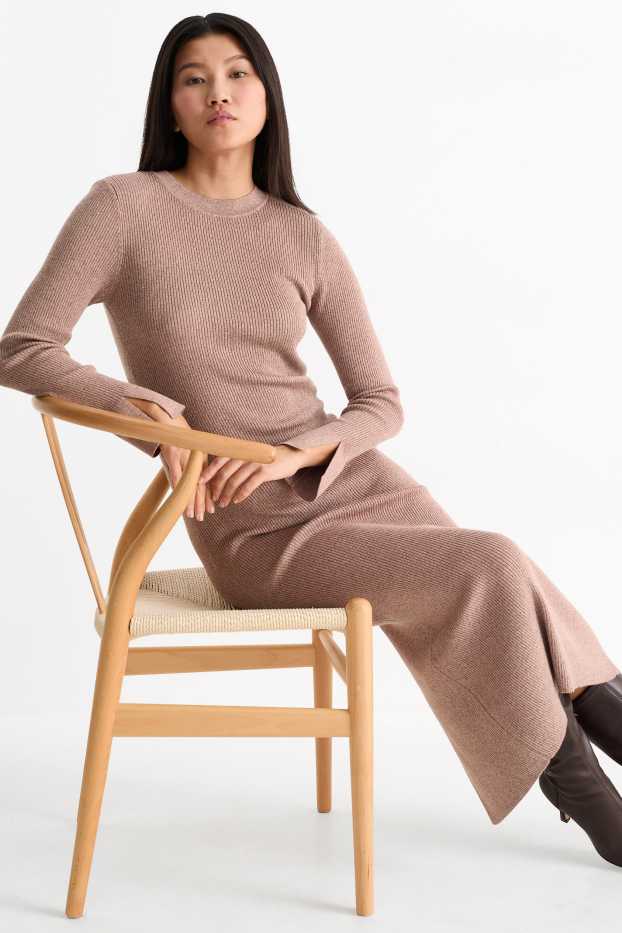 Women - Knitted dress with slit - ribbed - shiny - rust