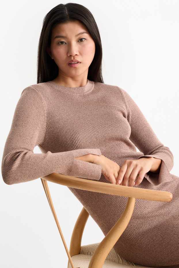 Women - Knitted dress with slit - ribbed - shiny - rust