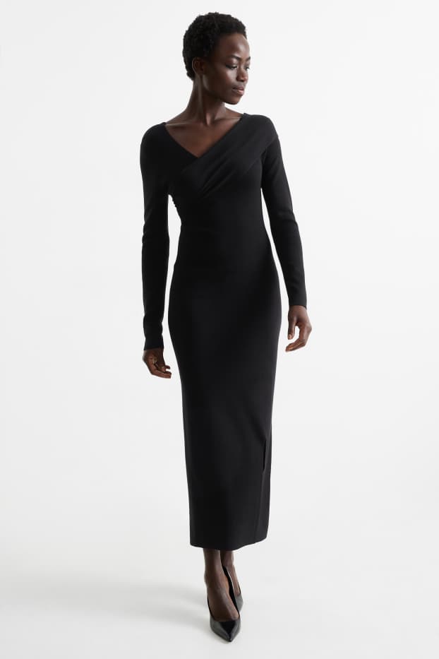 Femei - Rochie din tricot cu decolteu în V - negru