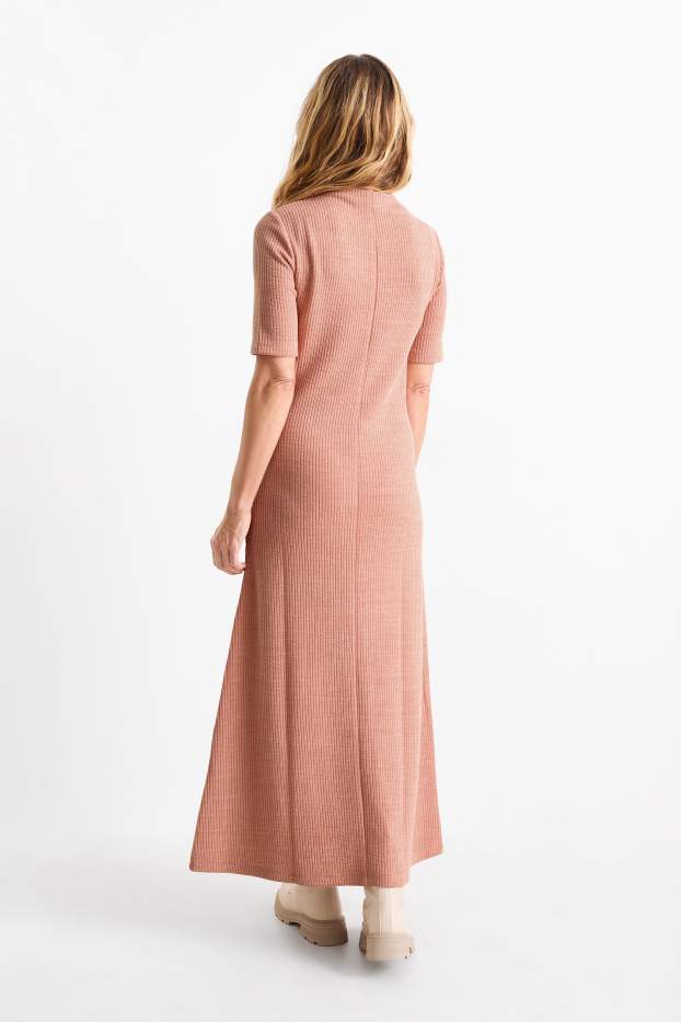 Femei - Rochie tricotată - reiată - somon