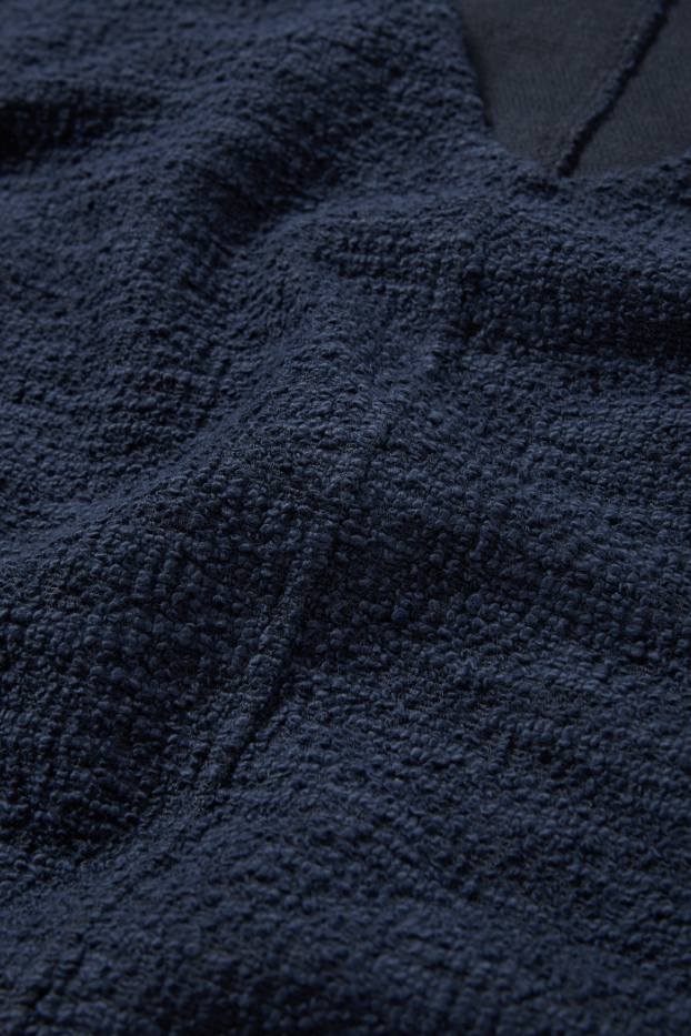 Femei - Tricou din bouclé cu decolteu în V - albastru închis