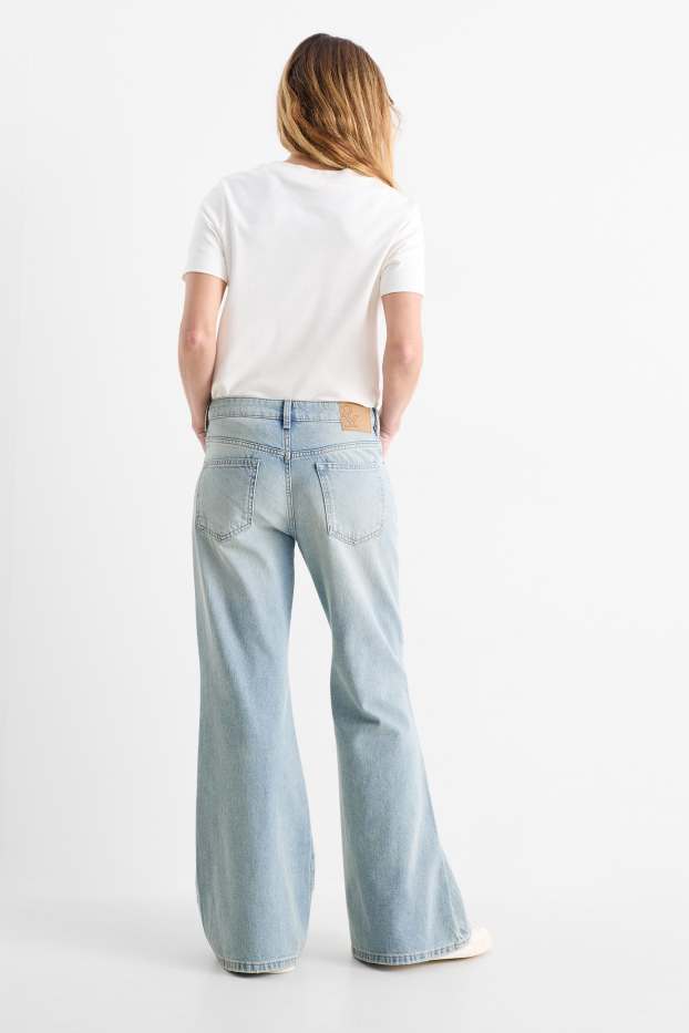 Damen - Loose Flared Jeans - Mid Waist - helljeansblau