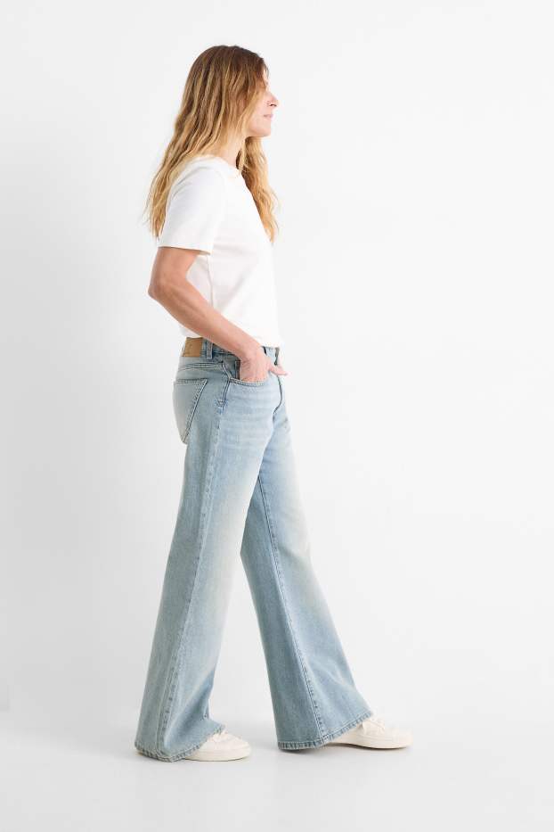 Damen - Loose Flared Jeans - Mid Waist - helljeansblau