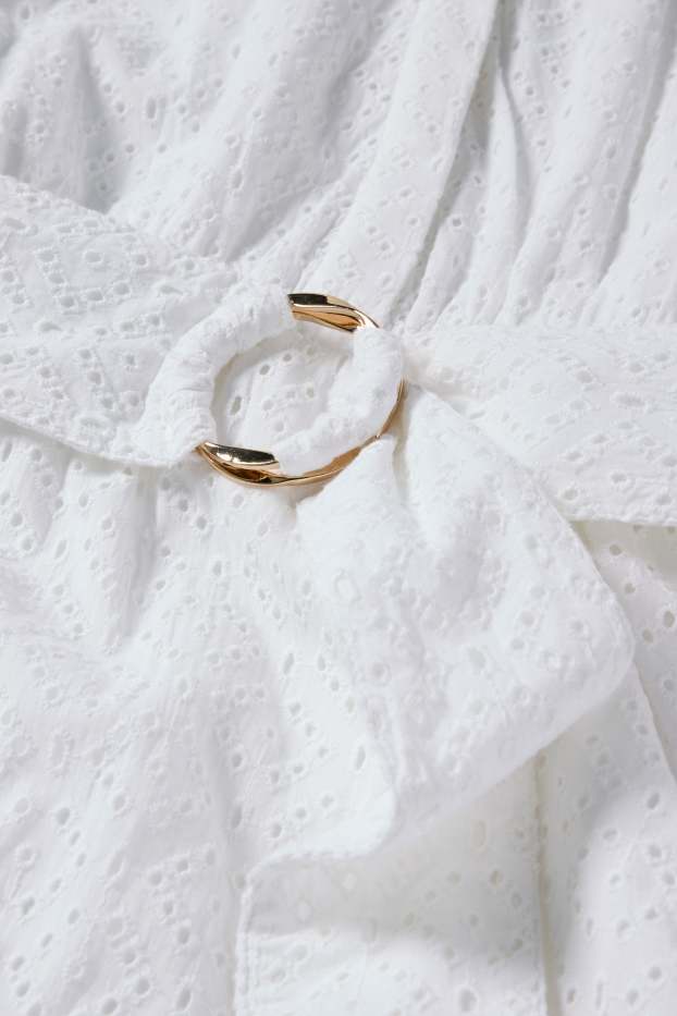 Femmes - Robe-chemise à ceinture - broderie anglaise - blanc