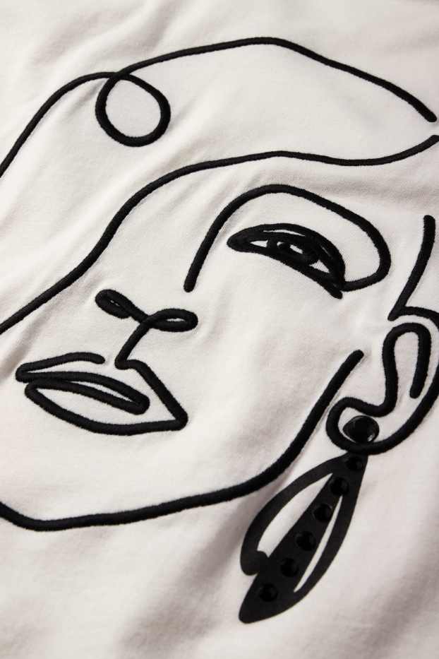 Femei - Tricou cu ștrasuri - regular fit  - alb