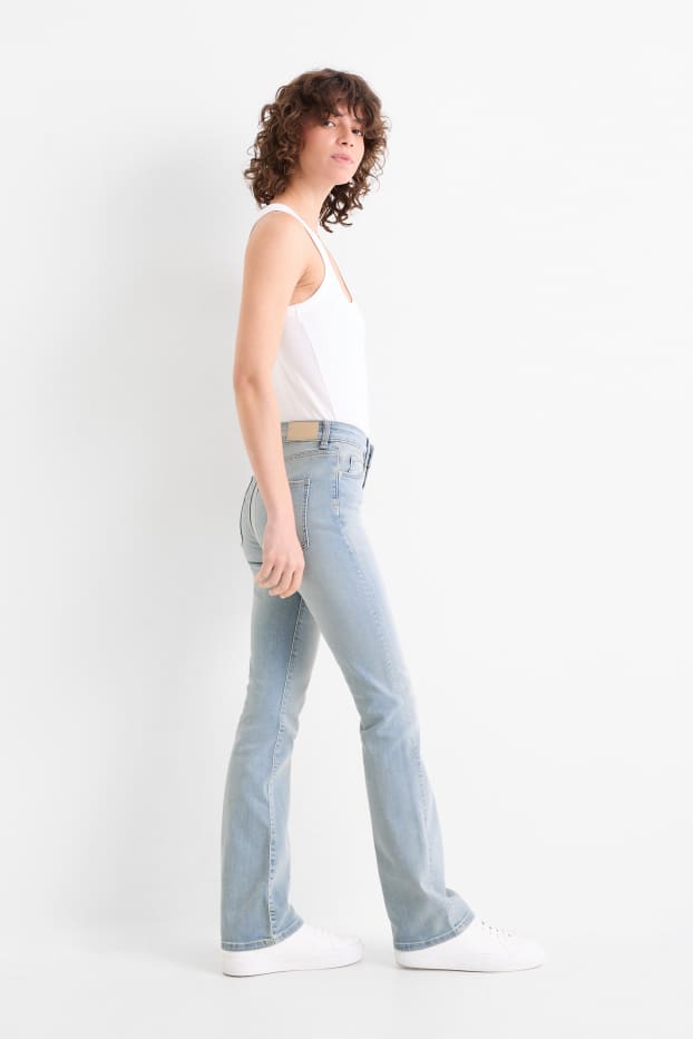 Damen - Bootcut Jeans - Mid Waist - helljeansblau