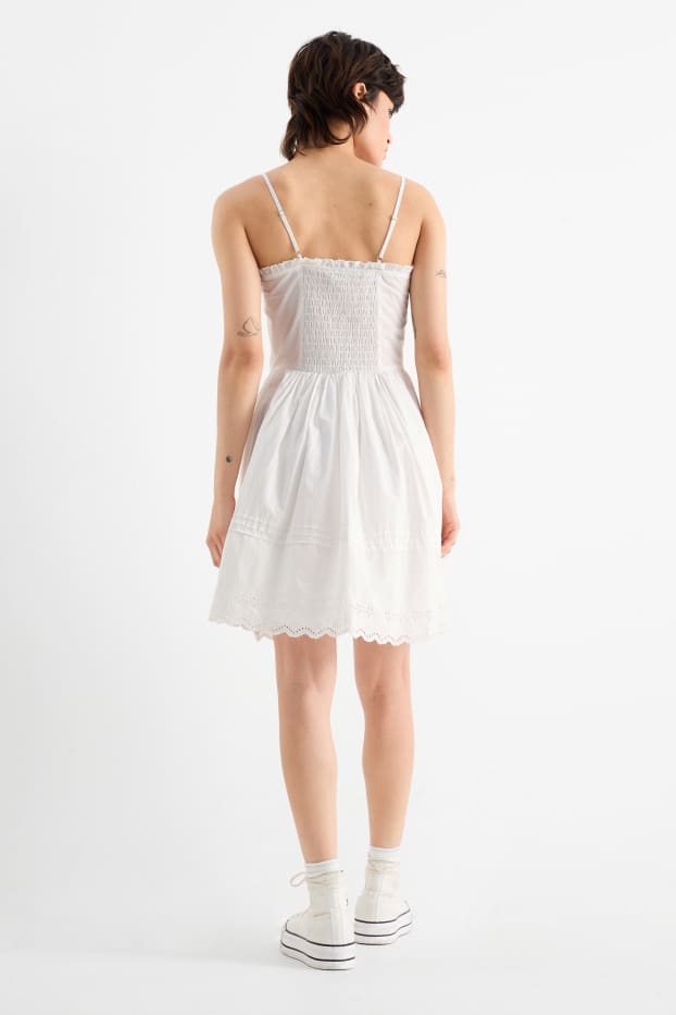 Femmes - Robe Fit & Flare - broderie anglaise - blanc