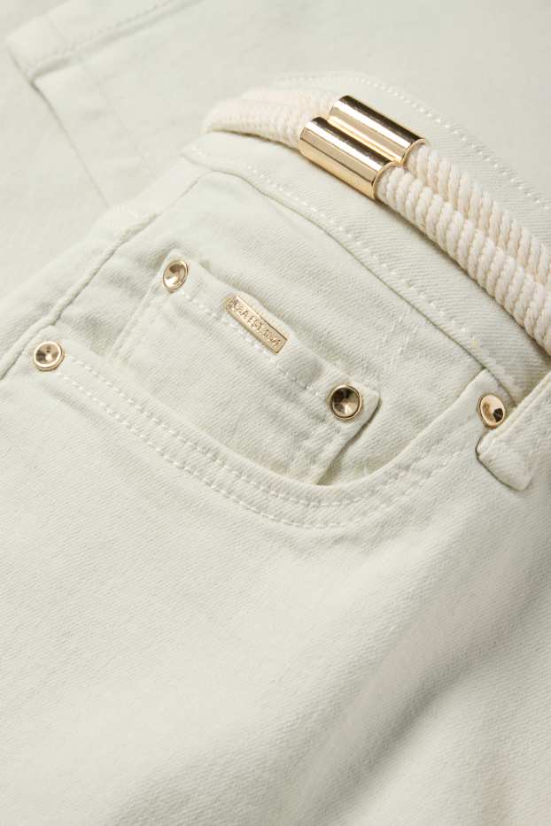 Women - Cropped slim fit jeans with belt - mid-rise waist - mint green