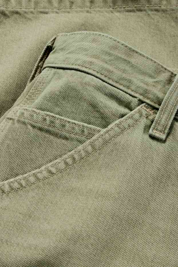 Herren - Jeans-Shorts - hellgrün
