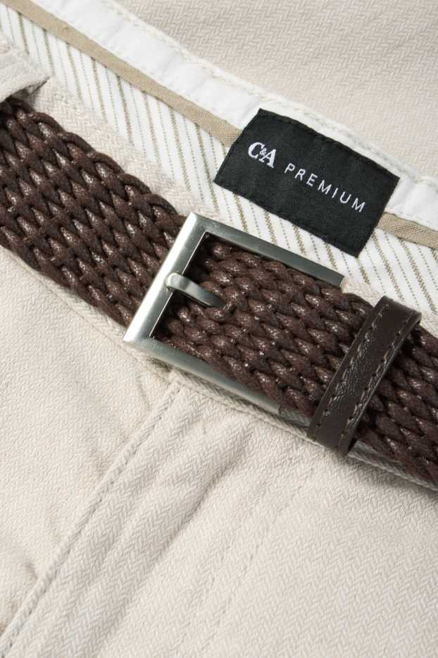 Bărbați - Pantaloni scurți cu curea și conținut de in - bej deschis