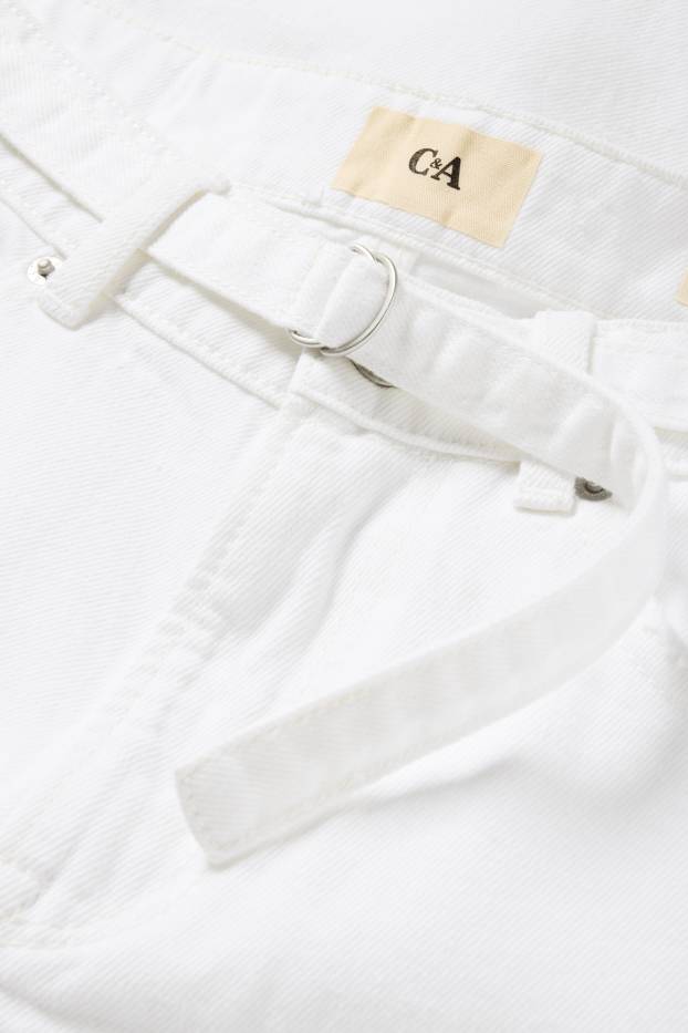 Damen - Jeans-Bermudas mit Gürtel - Mid Waist - weiß