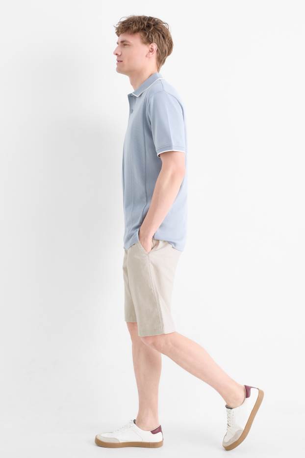 Bărbați - Pantaloni scurți cu curea și conținut de in - bej deschis