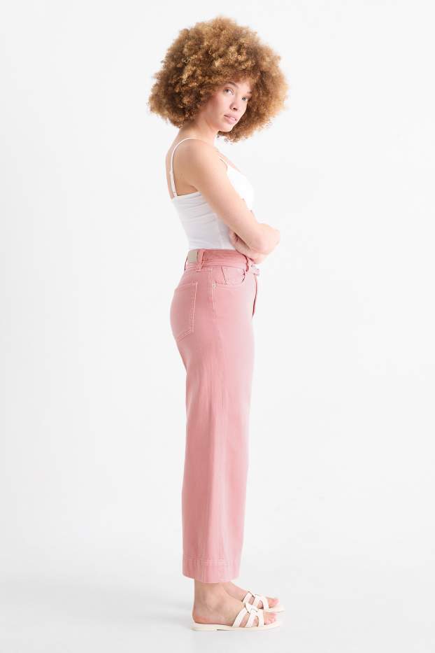 Dámské - Krátké wide leg jeans s páskem - mid waist - růžová