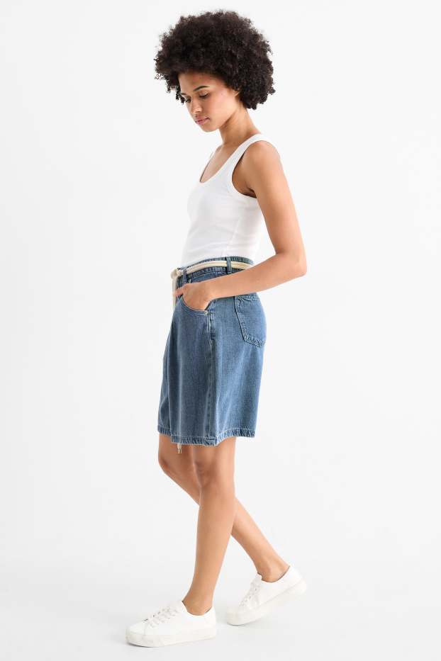 Femei - Bermude de blugi cu curea - talie medie - denim-albastru deschis