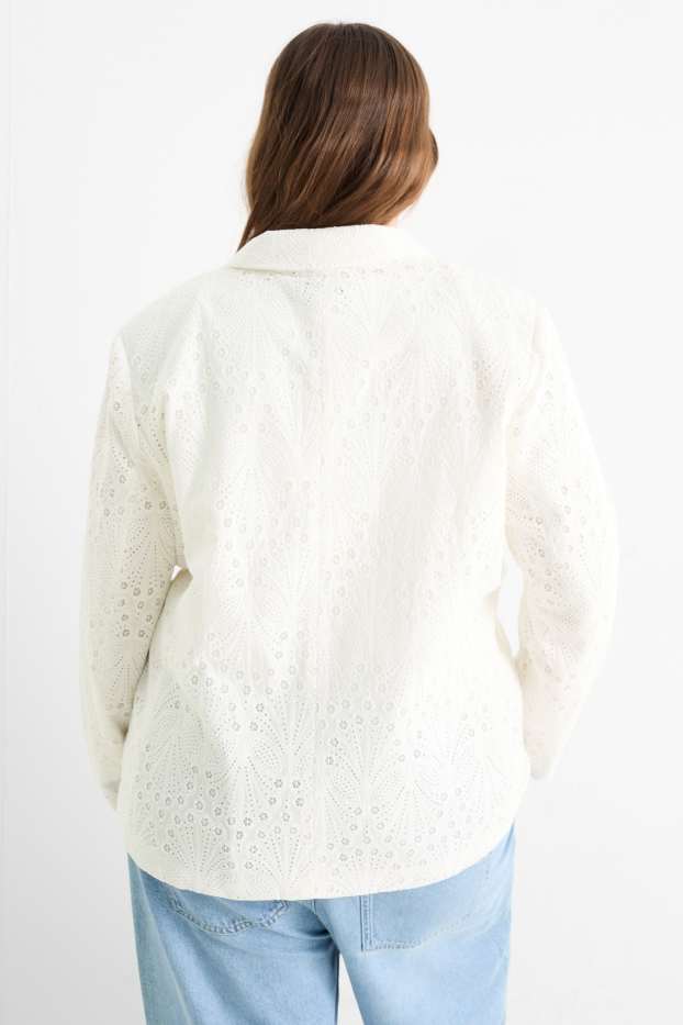 Mujer - Americana - regular fit - bordado inglés - blanco roto