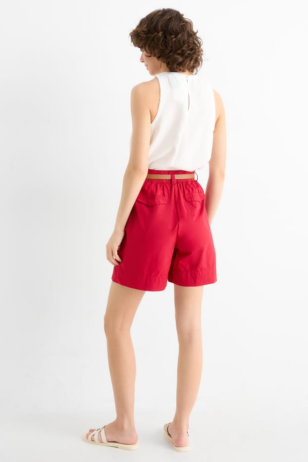 Damen - Shorts mit Gürtel - High Waist - dunkelrot
